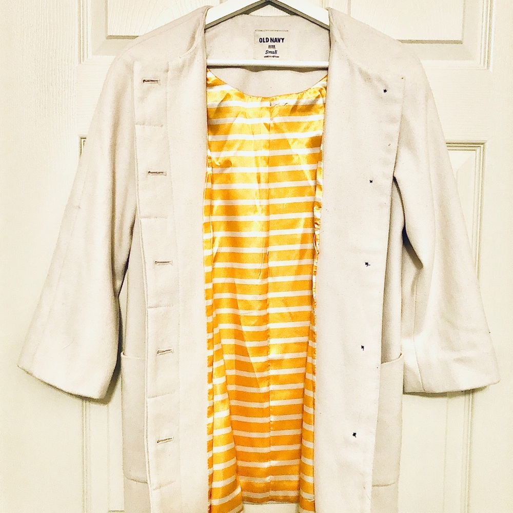 Old navy White car coat Button up Yellow stripe lining Two pockets on front